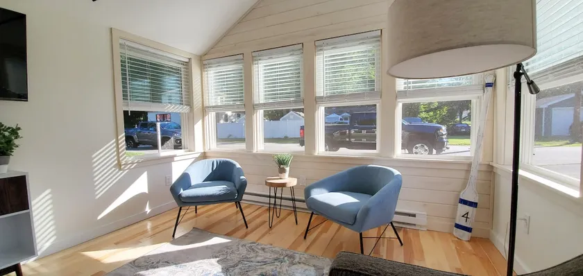 #3 Couples Cottage Minutes from the Beach - Image 1