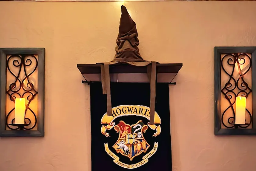 Harry's Enchanted Stay! - Arcade & Karaoke - Image 1