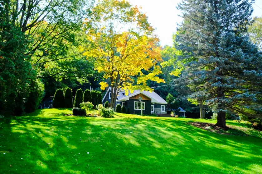 Cottage on 5 Private Acres, Heated Pool & Hot Tub - Image 1