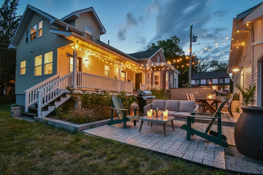 The Smith - Renovated 4 Bedroom - Image 1