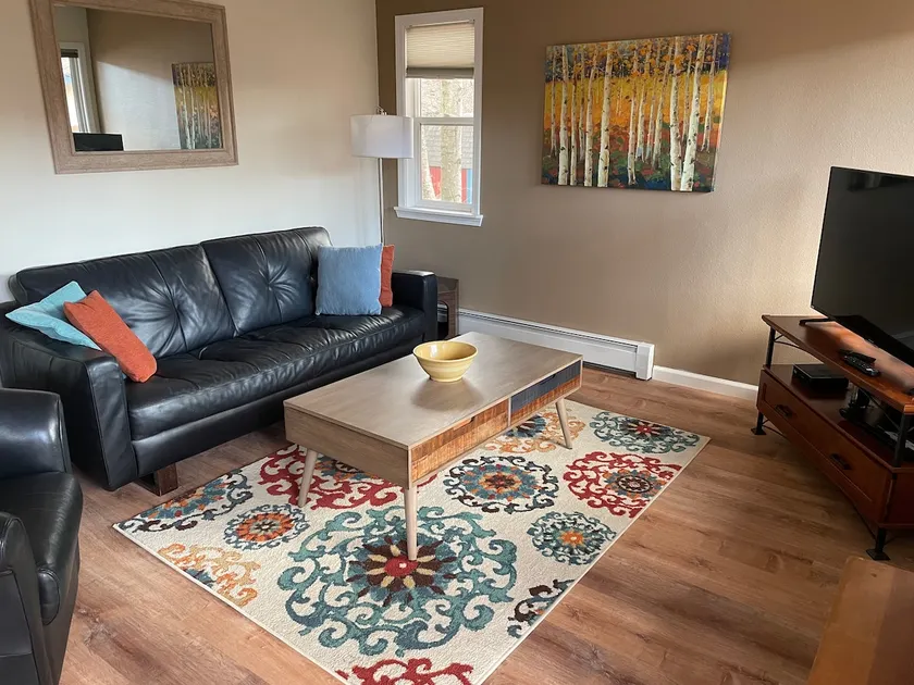 Peaceful, 2-bedroom Anchorage home away from home - Image 1