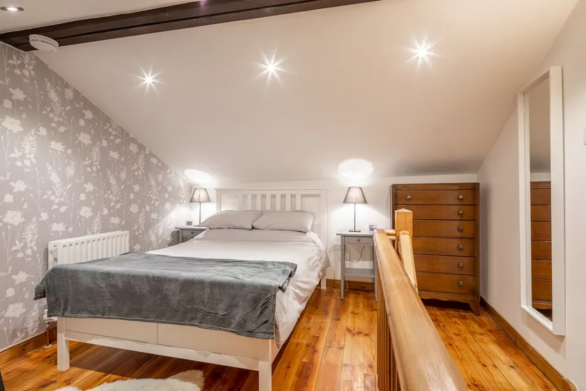 The Cherry Tree - Beautiful Grade 2 Listed Barn - Image 1