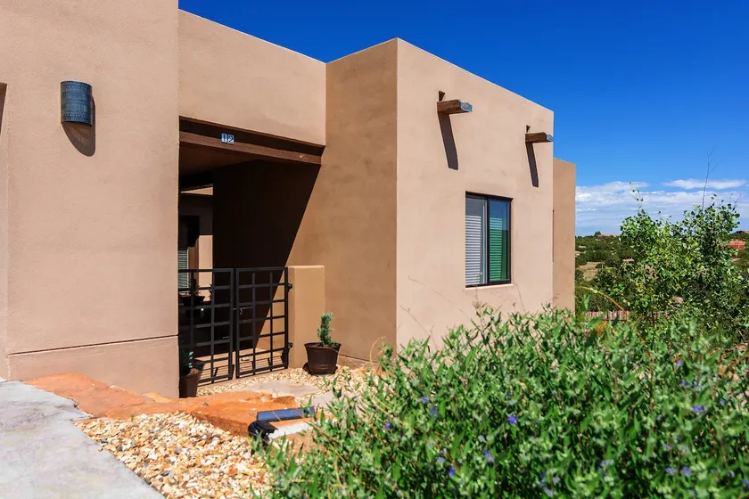 Mountain views, quiet, dark sky & walking trails - Image 1