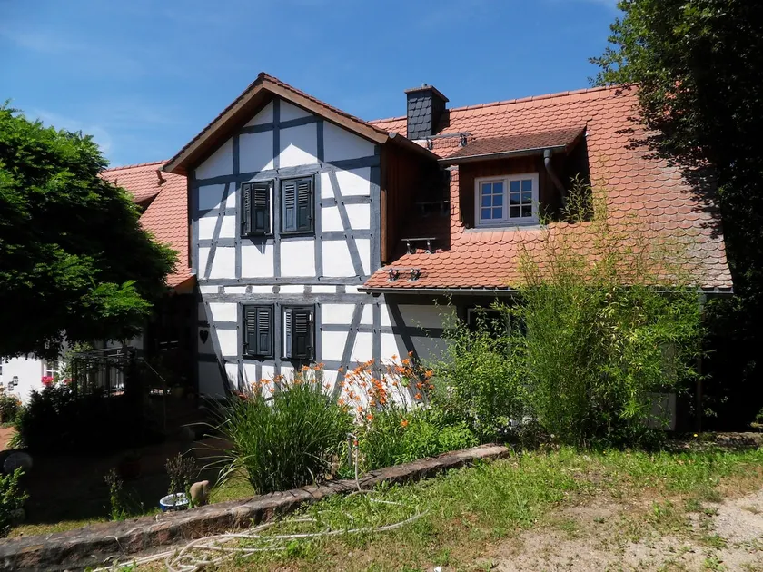 Charming apartment in a half-timbered house - Image 1