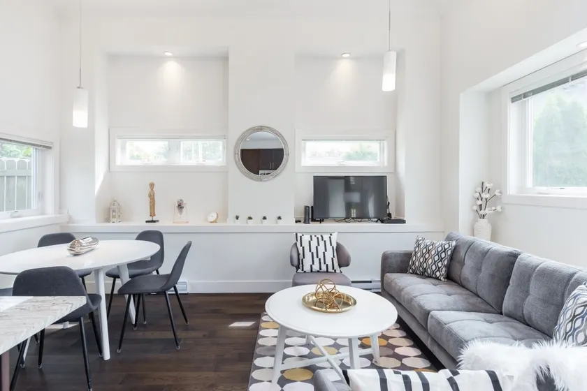 West Coast Luxury Living - Image 1