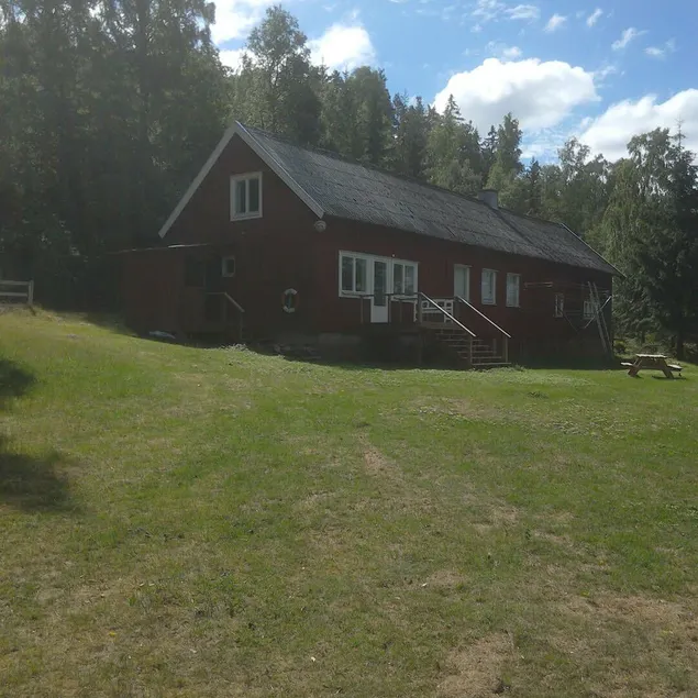 Close to the lake, beautiful and fresh. - Image 1
