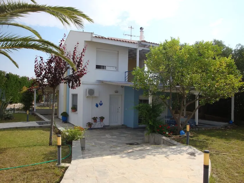 Wonderful house with private garden - Image 1
