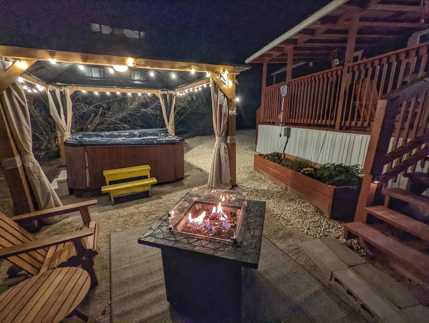 Magnolia - Hot Tub Gazebo - City Escapes Cabins - Image 1