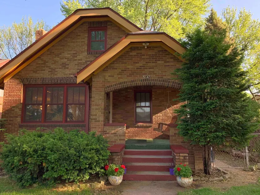 Cozy N Clean Brick Bungalow Dundee-  Best Porch Swing in the metro! - Image 1