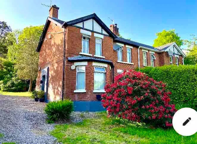 Five + beds in quiet Belfast suburb with parking - Image 1