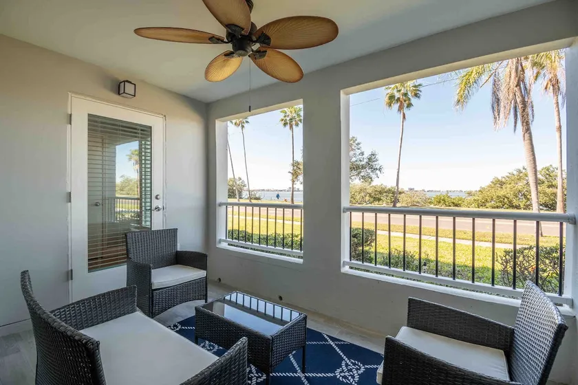 Waterfront Gorgeously Updated Apartment 2 Bed - Image 1