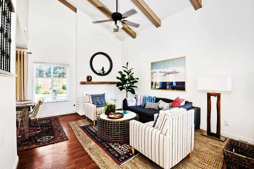 Beautifully designed 5 Bedroom home w/ large yard - Image 1