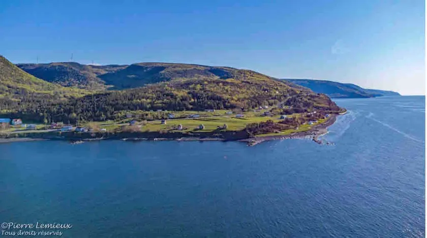 The Asylum of Weeping Cove (Gaspésie) - Image 1