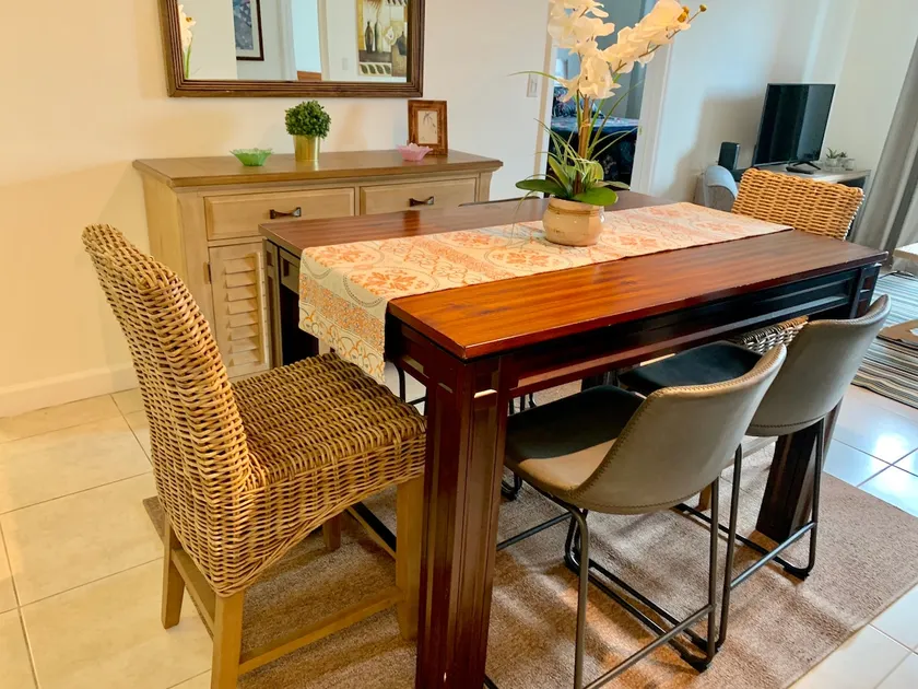 206 - Gorgeous 2/2 Coral Way Apartment - Image 1