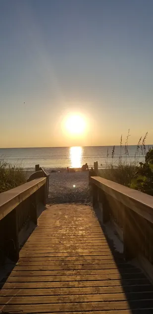 BEACH & SUNSETS CONDO! - Image 1