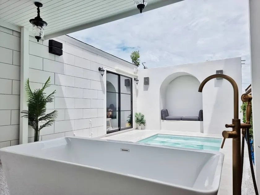 Plubpla samut : White Villas - Image 1