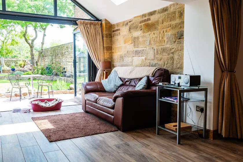 CROSS HOUSE APARTMENT Dog Friendly Barn Conversion in the Heart of Warkworth - Image 1