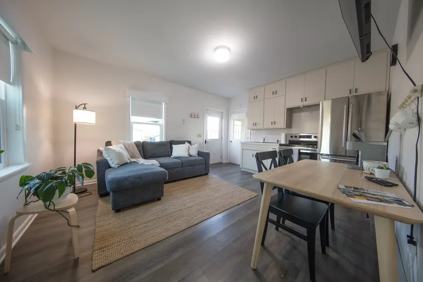 Cozy 1 bedroom vacation home with attached garage - Image 1