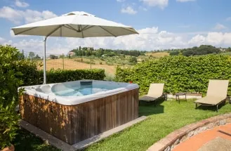 Three-room apartment with courtyard for 4 people 5 min. from the center Yes - Image 1