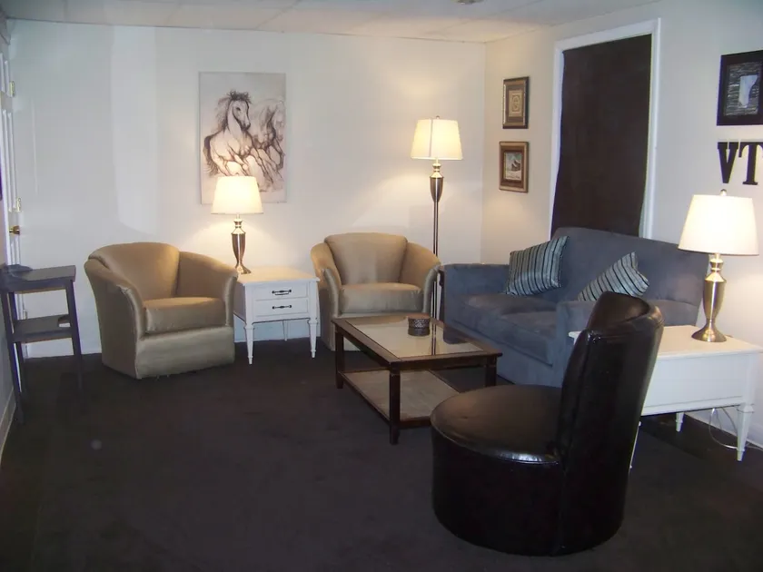 Best of Both - Quiet woodland home near activities - Image 1