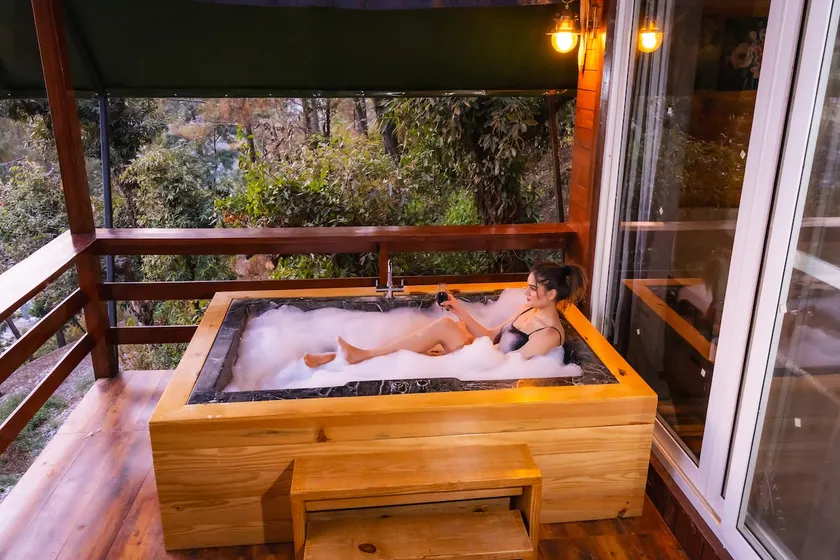 The Kingfisher-Treehouse+Jacuzzi by ”The skydrift” - Image 1