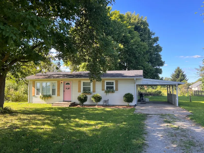 Cozy 2 bedroom ranch right off the interstate - Image 1