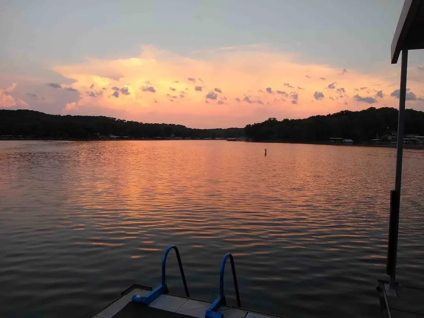 Pet friendly , dock, fire pit, amazing sunsets - Image 1