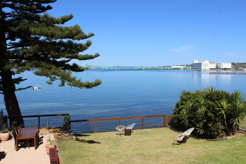Amazing Waterfont 2 bedroom villa + wifi + netflix - Image 1