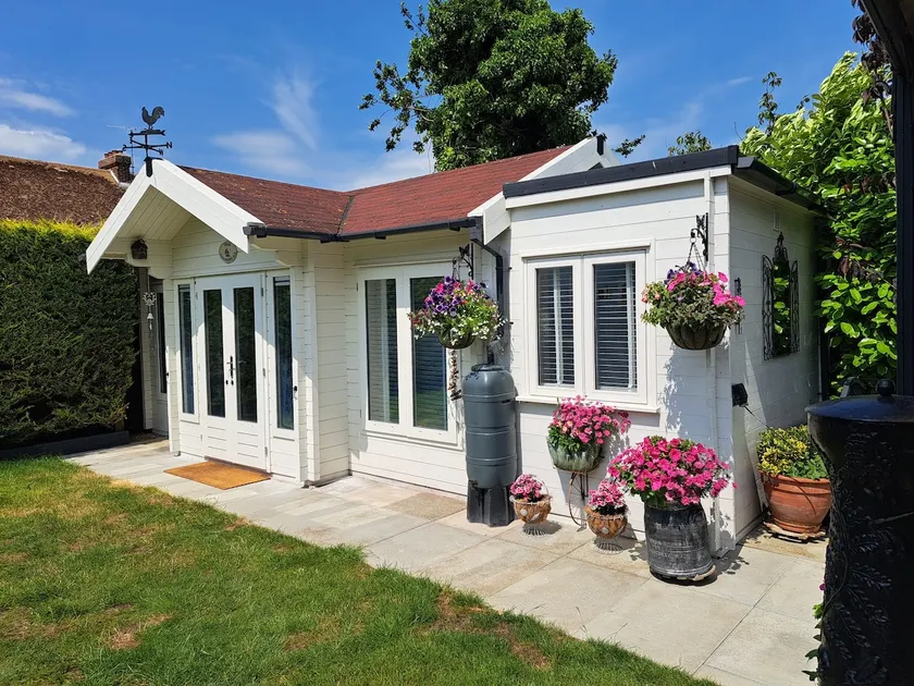 The Lavendar Snug. - Image 1