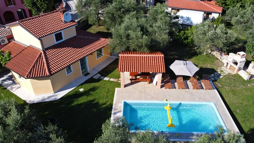 DAMJANIĆ HOLIDAY HOUSE - Image 1