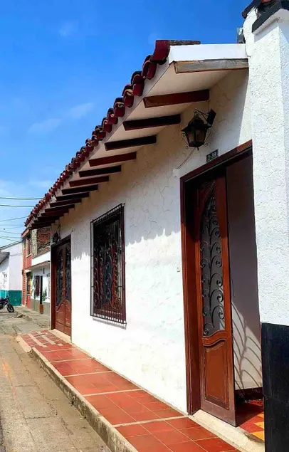 Private rooms in downtown area in Buga Valley - Image 1
