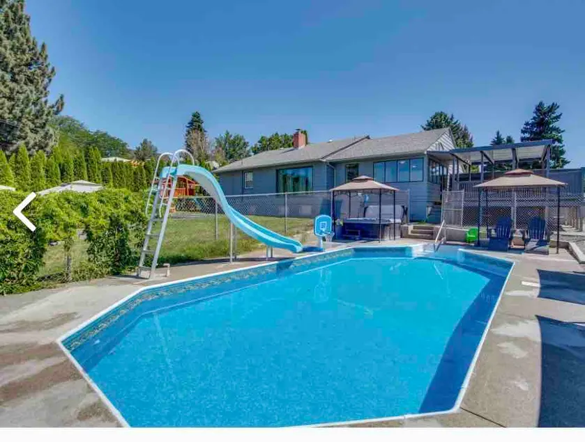 Sleeps 16 Pool Hot Tub perfect for Family/Teams - Image 1
