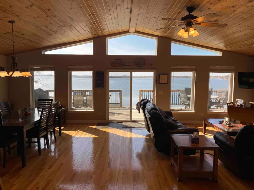 Waterfront home on Lake Albert with a hot tub! - Image 1
