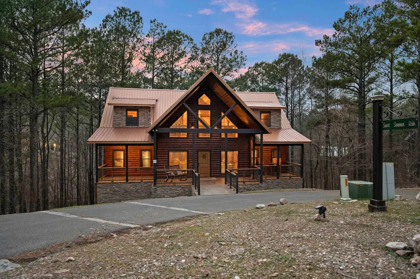 Secluded Luxury Couples Cabin with Hot Tub - Image 1