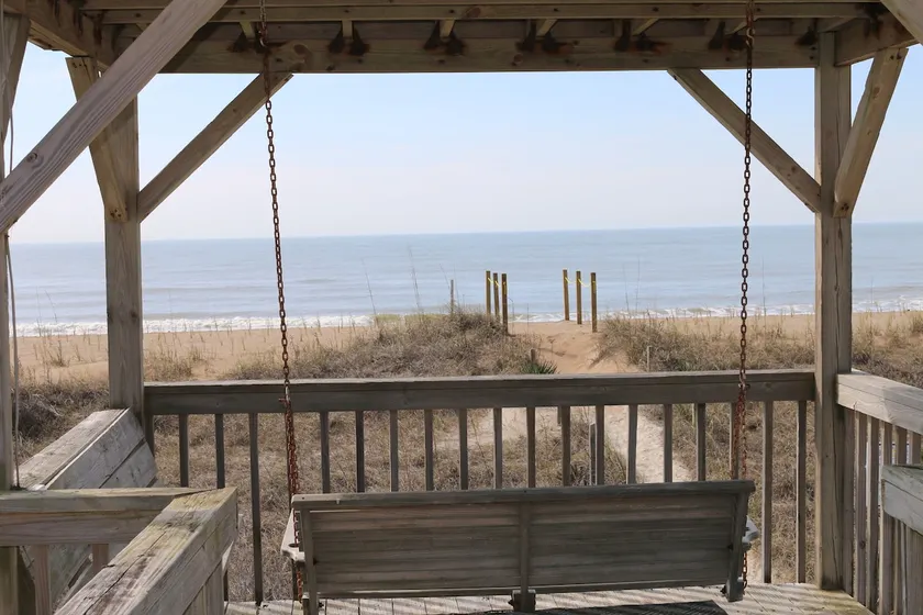 OAK ISLAND, NC-OCEANFRONT, SCREENED PORCH, GAZEBO W / SWING - Image 1
