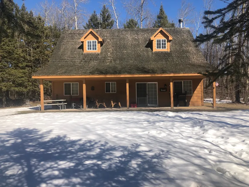 Secluded Cabin in the woods. - Image 1
