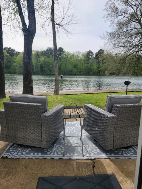 Lake Hamilton ground floor 15 ft to swim or fish - Image 1