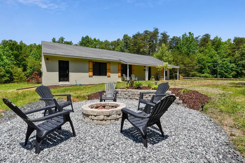The Carriage House at King's Crossing - Image 1