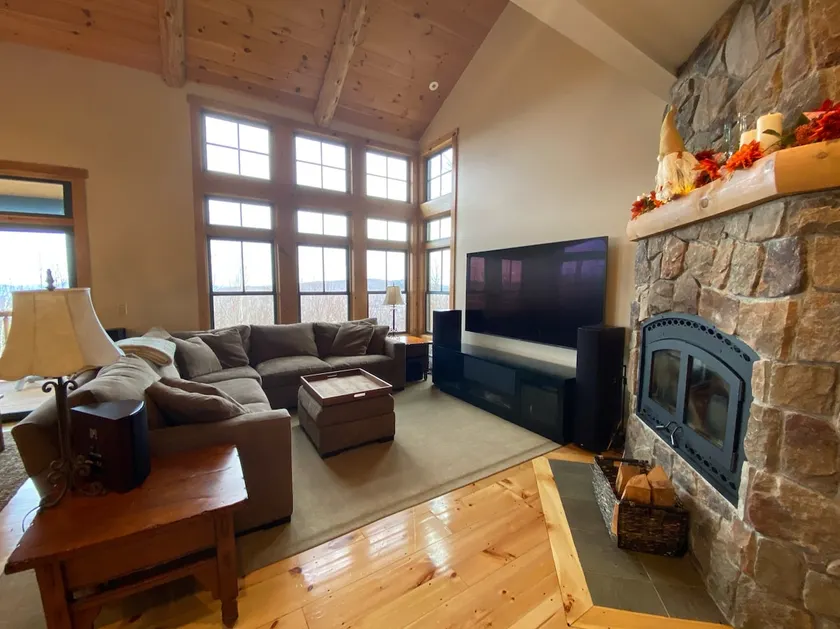 Ski In / Ski Out Treetops Home with Outdoor Private Spa - Image 1