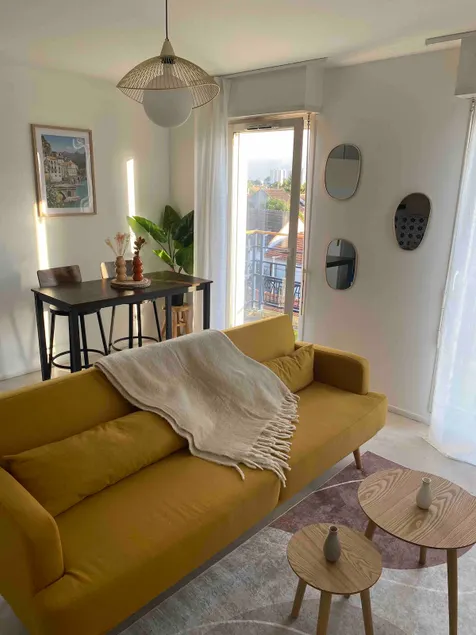 Bright one-bedroom apartment with balcony • Near Paris & train station - Image 1