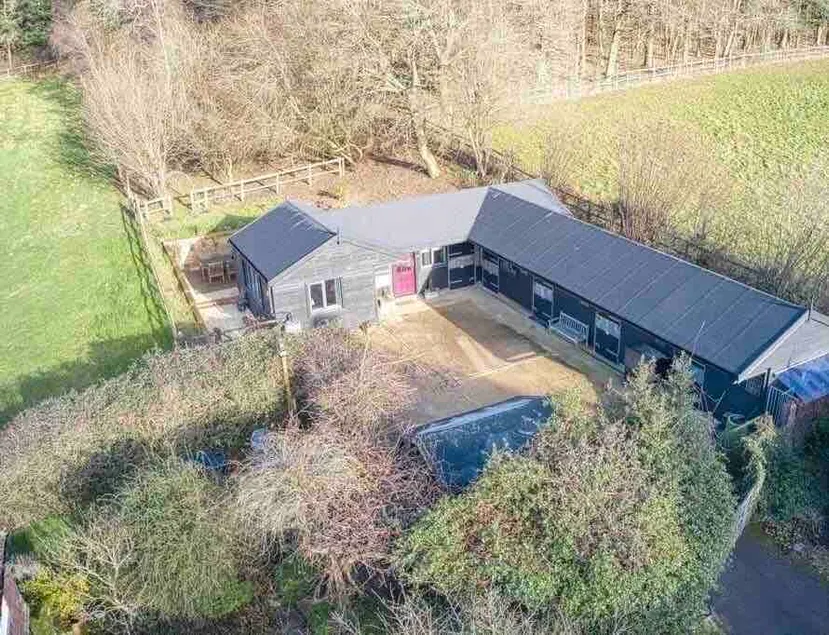 The Stables , Surrey Hills , sleeps up to 4 - Image 1