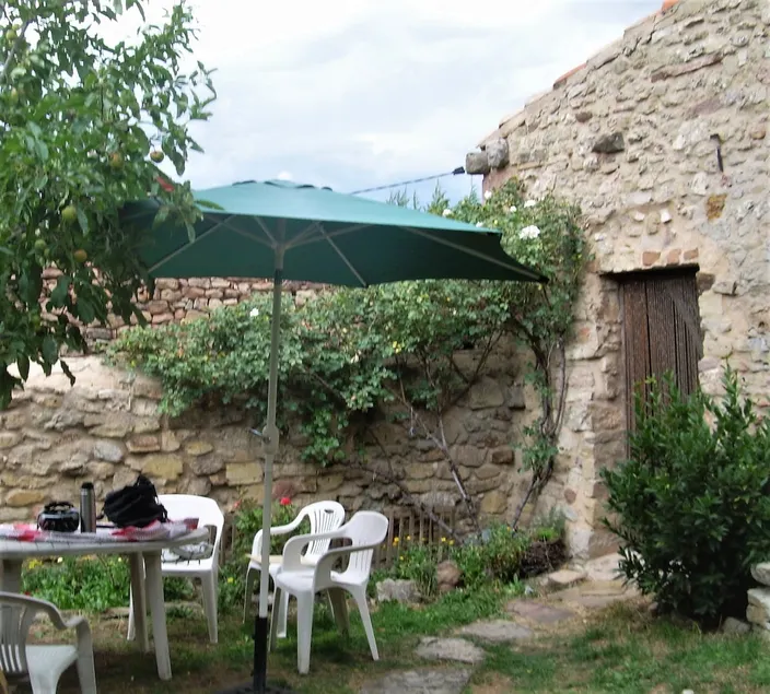 Charming village house, very cool - Image 1