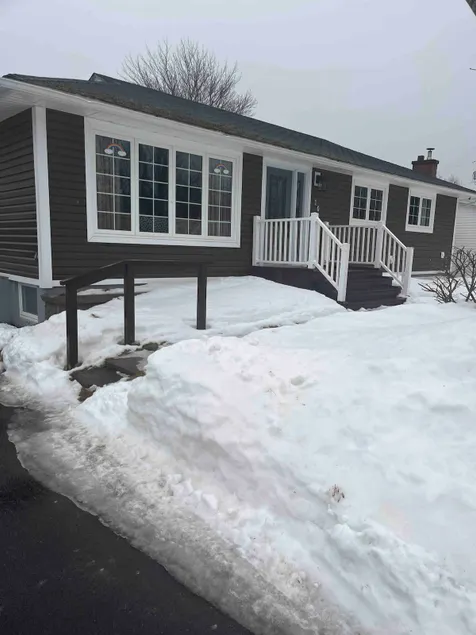 upper level, three bedroom - Image 1
