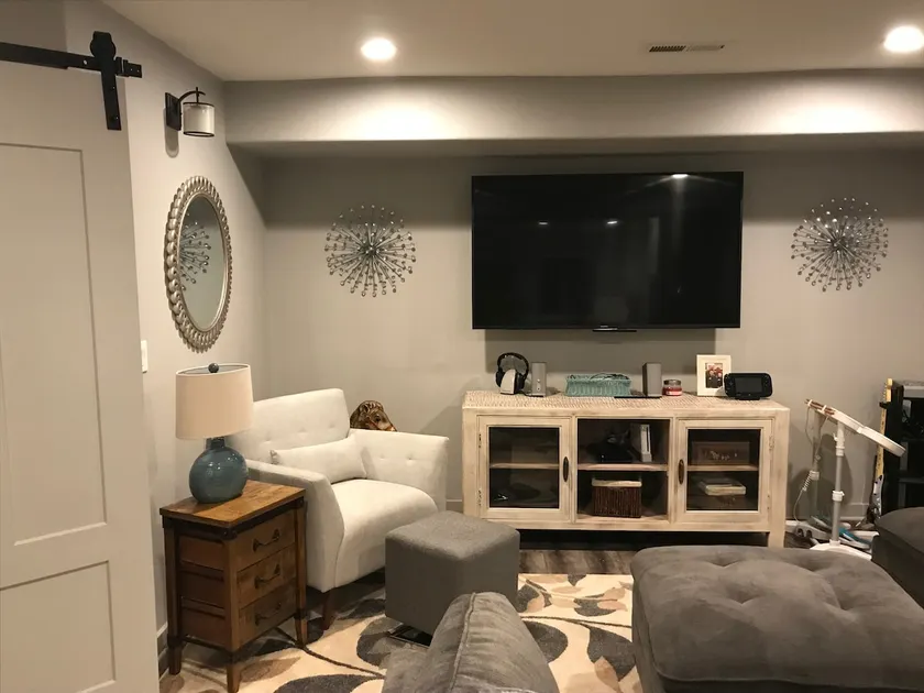 Bungalow Suite: Sleeps 6 | Near Waterfront - Image 1