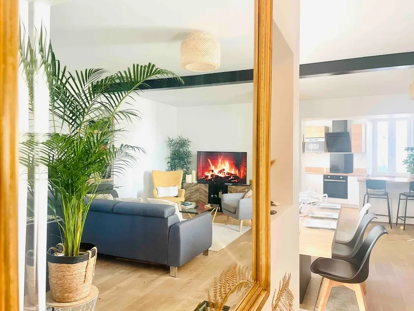 Affordable luxury, ample space, absolute charm - Image 1