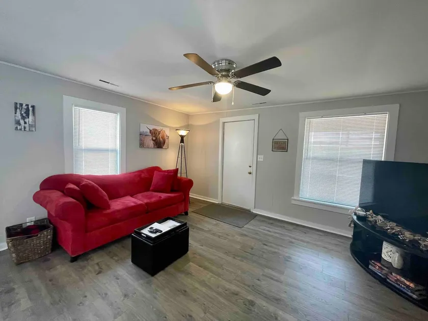 (Bob) Full home VERY close to Memorial Stadium - Image 1