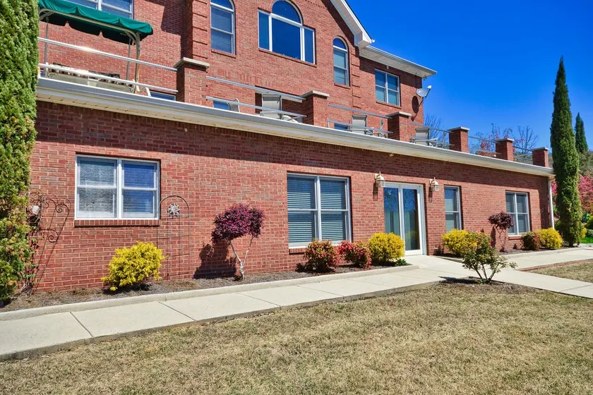 ”JUST STEPS TO THE WATER”2 BR 2 BATH 5 POINTS COVE - Image 1