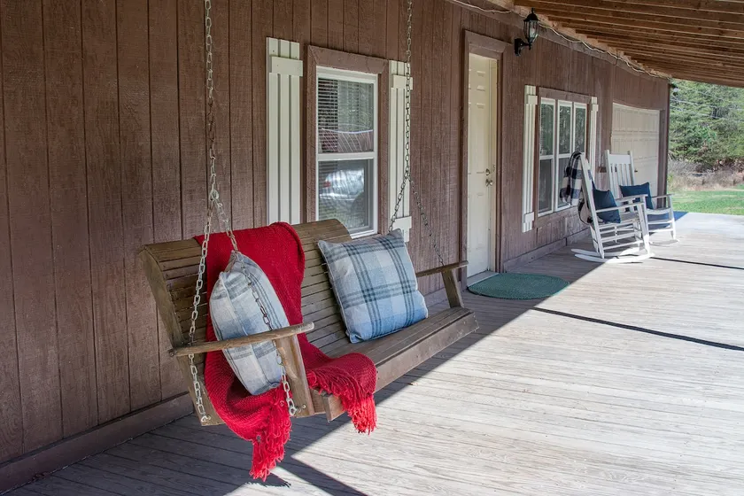 Rustic Countryside Cottage - Image 1