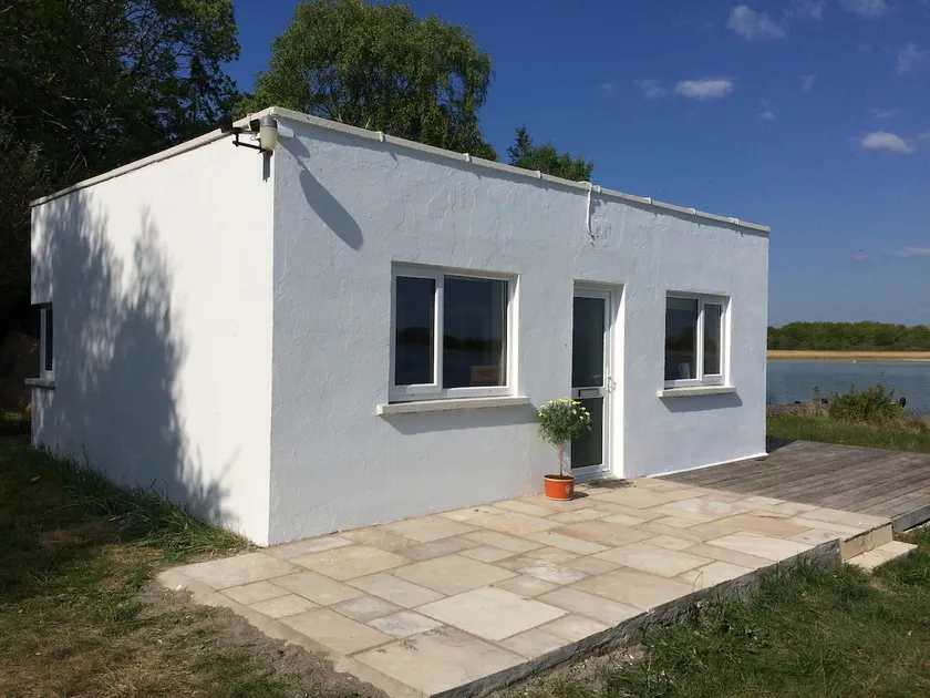 Lakeside Retreat - Image 1