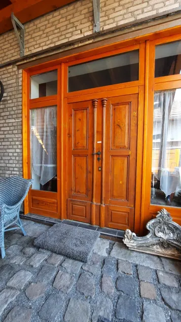 Charming old building apartment in renovated barn - Image 1